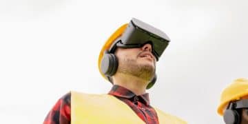 VR Training: Reducing US Workplace Accidents by 15% in 2025 - Cover Image